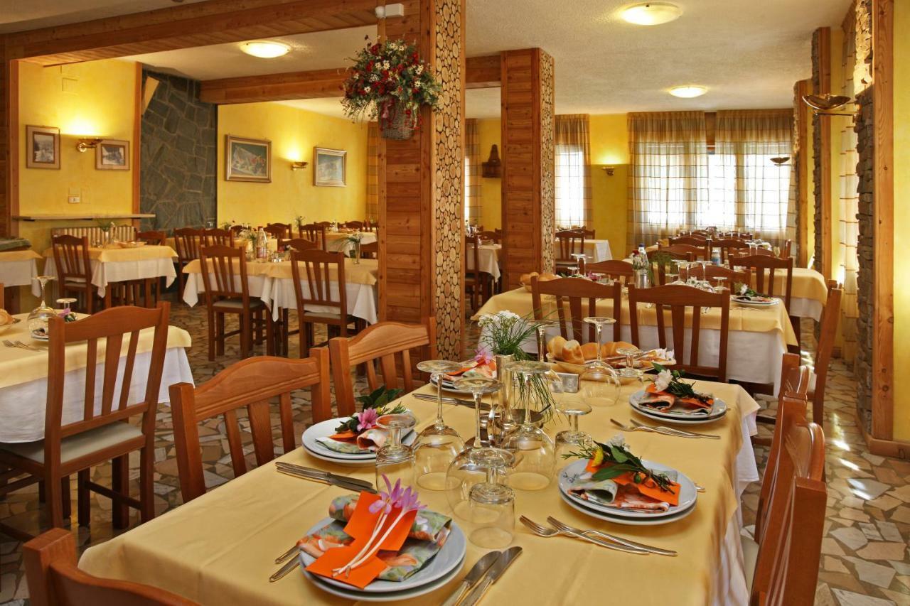 Hotel Holiday Debili Oulx Exterior foto